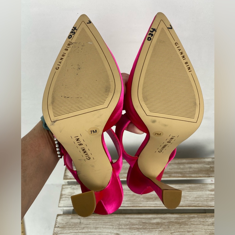 Gianni Bini Hot Pink Fuschia Satin jeweled heels with curvy heel size 7M Barbie - Picture 12 of 13